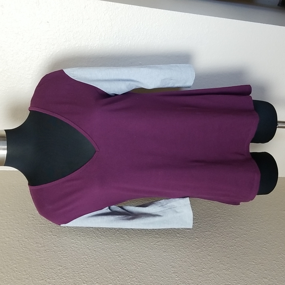 Victoria's Secret VNeck 3/4 Sleeve Tee